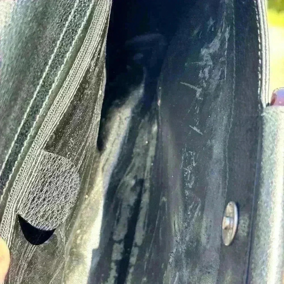 Authentic 1990 Gucci two way leather “One of one. Will not relist.” - Picture 6 of 15